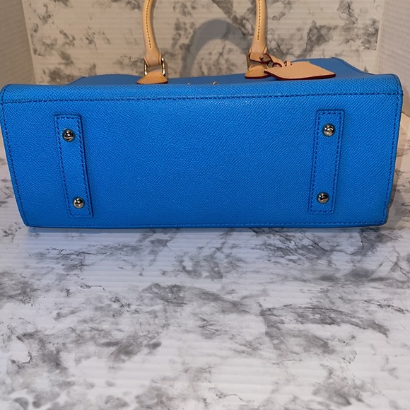 Dooney & Bourke handbag with shoulder strap, key chain, and small coin holder. - Picture 5 of 16